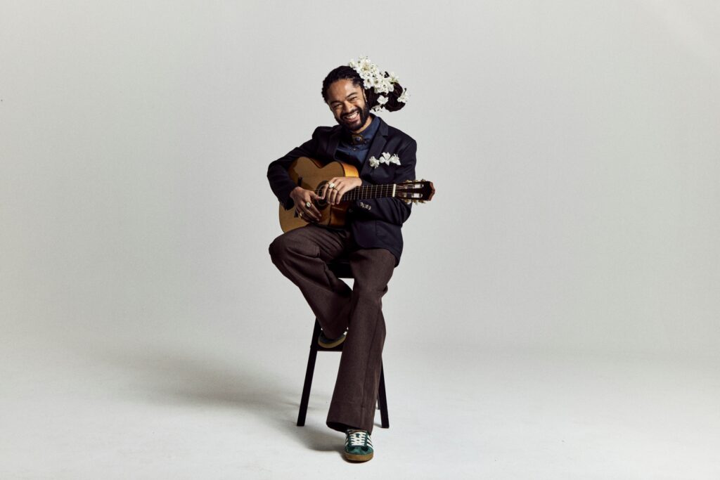 Evandro Okàn durante apresentação do espetáculo Adupé, Honra Ancestral no Sesc Santana, na Zona Norte de São Paulo.
