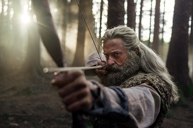 Hugh Jackman vive um Robin Hood sombrio em novo filme da A24 que estreia em agosto