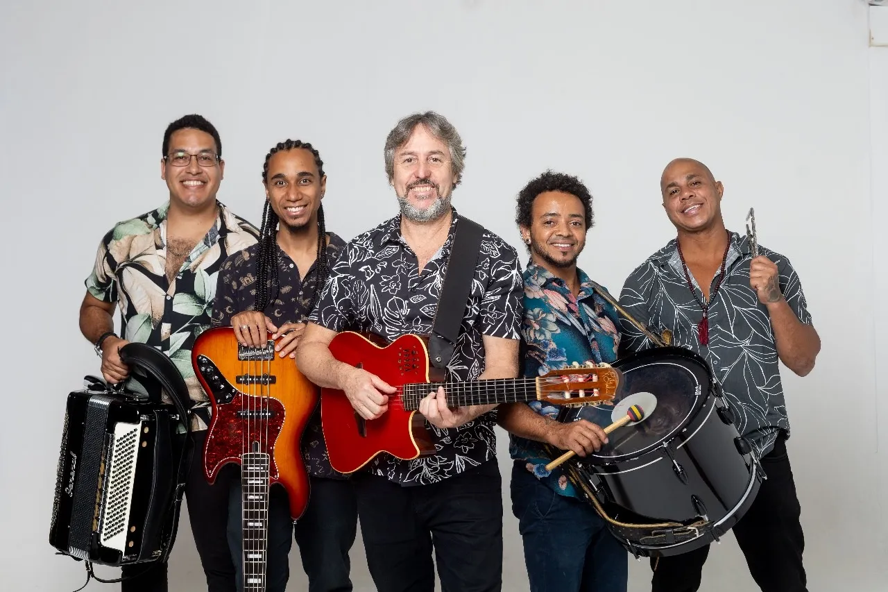 Banda Peixe Elétrico se apresenta no Arraiá do Tietê Plaza Shopping na Zona Norte de São Paulo.