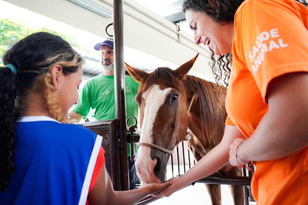 Cosap recebe crianças para atividades com animais durante o Recreio nas Férias em Santana