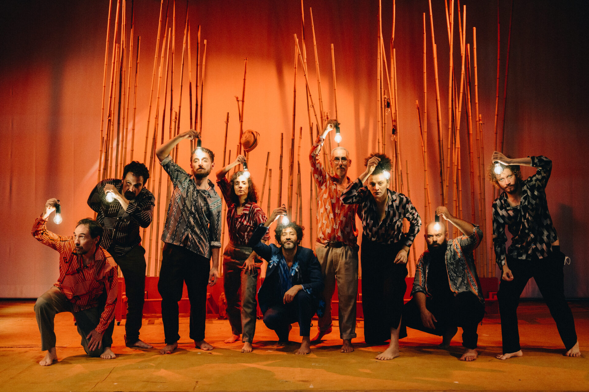 Cena do espetáculo Restinga de Canudos, apresentado no Teatro Alfredo Mesquita, na Zona Norte de São Paulo.