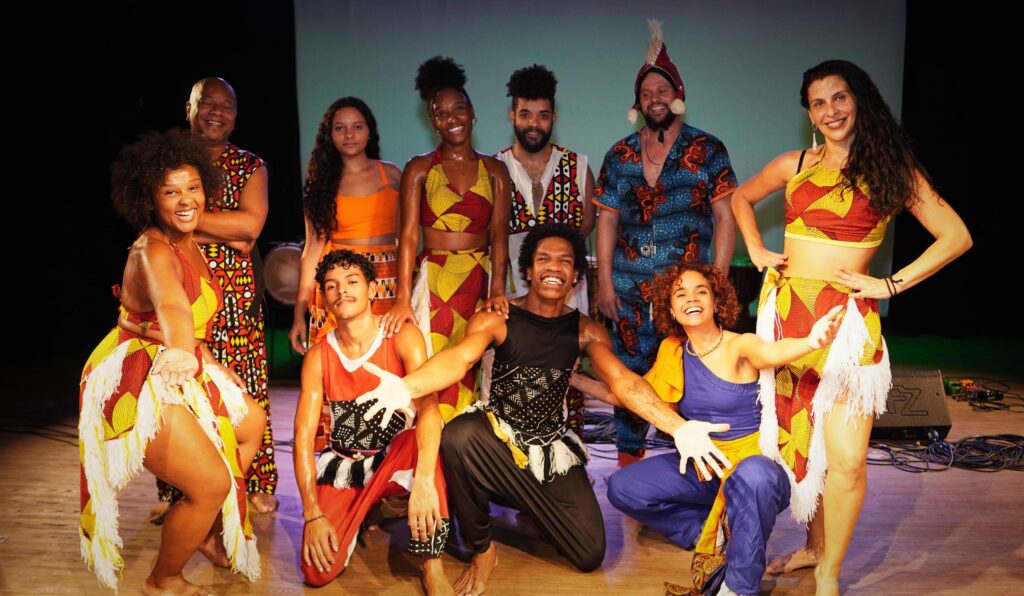 O espetáculo Sons d'Oeste celebra as tradições da África Ocidental com música ao vivo e dança na Casa de Cultura Freguesia do Ó.