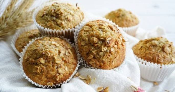 Bolinhos de aveia e banana preparados para o lanche