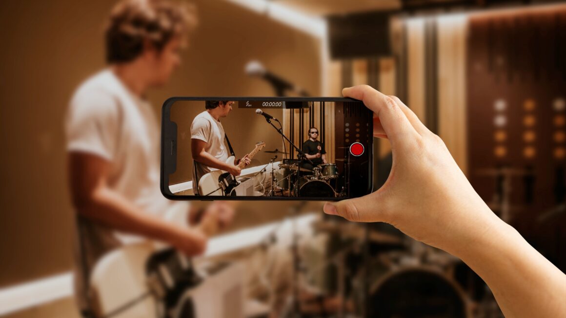Curso gratuito ensina como gravar vídeos profissionais com o celular e fortalecer a carreira