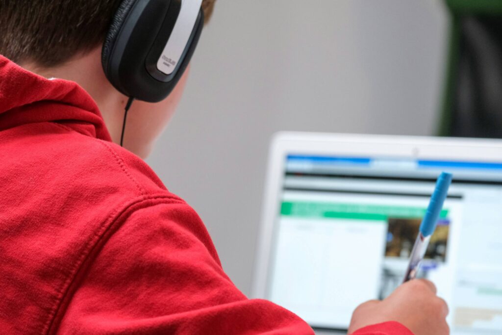 Kultivi oferece cursos de idiomas gratuitos com acesso vitalício e certificado