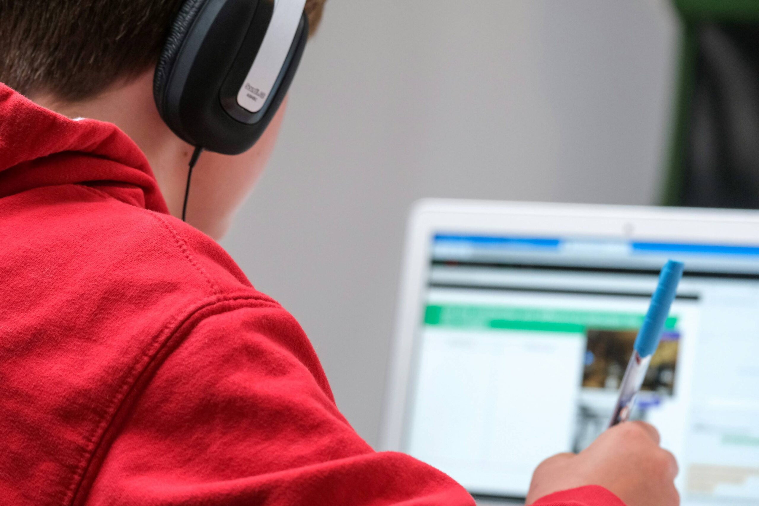 Cursos gratuitos de idiomas da Kultivi com acesso vitalício e certificado