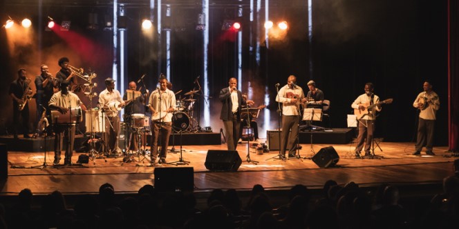 Grupo Raiz Samba 6 homenageia Emílio Santiago em show gratuito no Sesc Casa Verde.