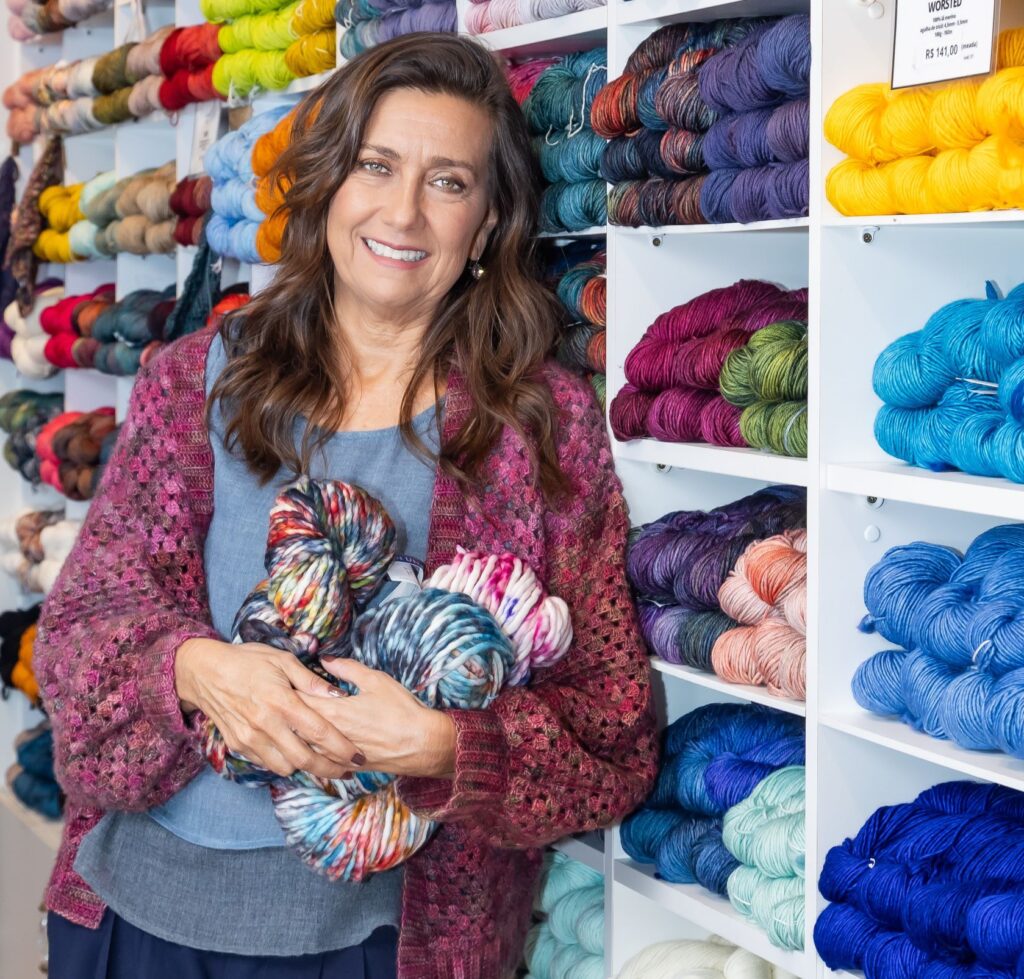 Crochê ganha espaço entre a Geração Z como hobby de autocuidado