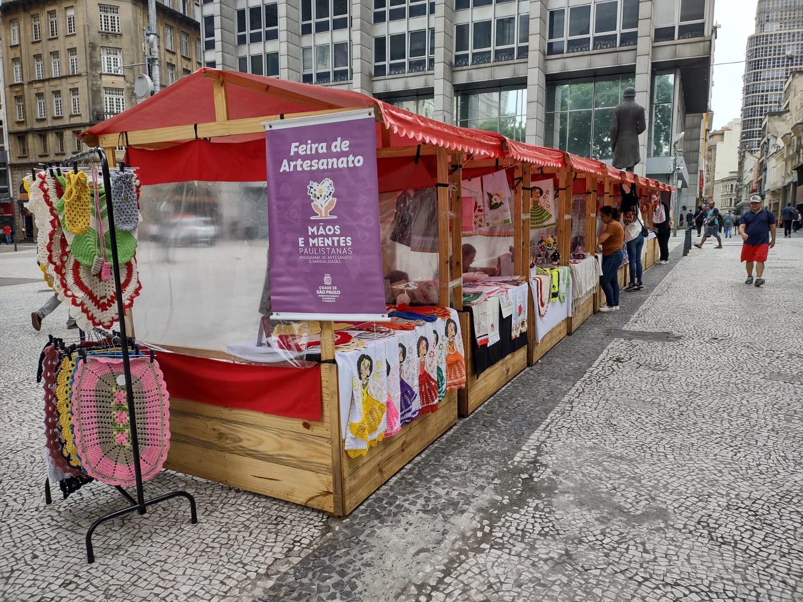 Feira de artesanato do Programa Mãos e Mentes Paulistanas na Zona Norte de São Paulo