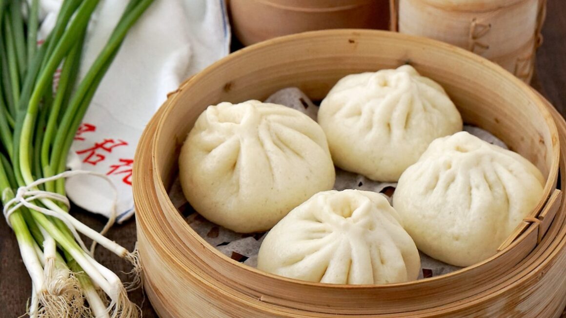 Oficina de culinária chinesa do CRESAN Vila Maria, com preparo de receitas orientais.