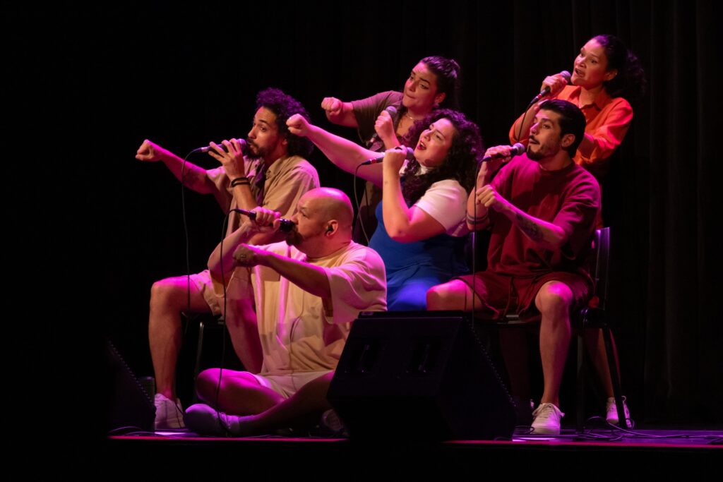 Teatro Alfredo Mesquita recebe show a cappella com clássicos da música brasileira
